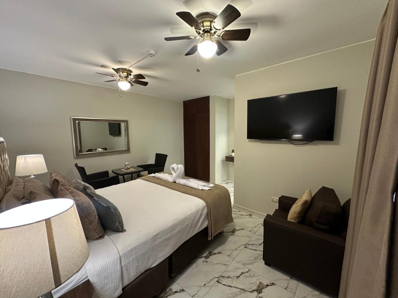 Hotel Solis Dies
