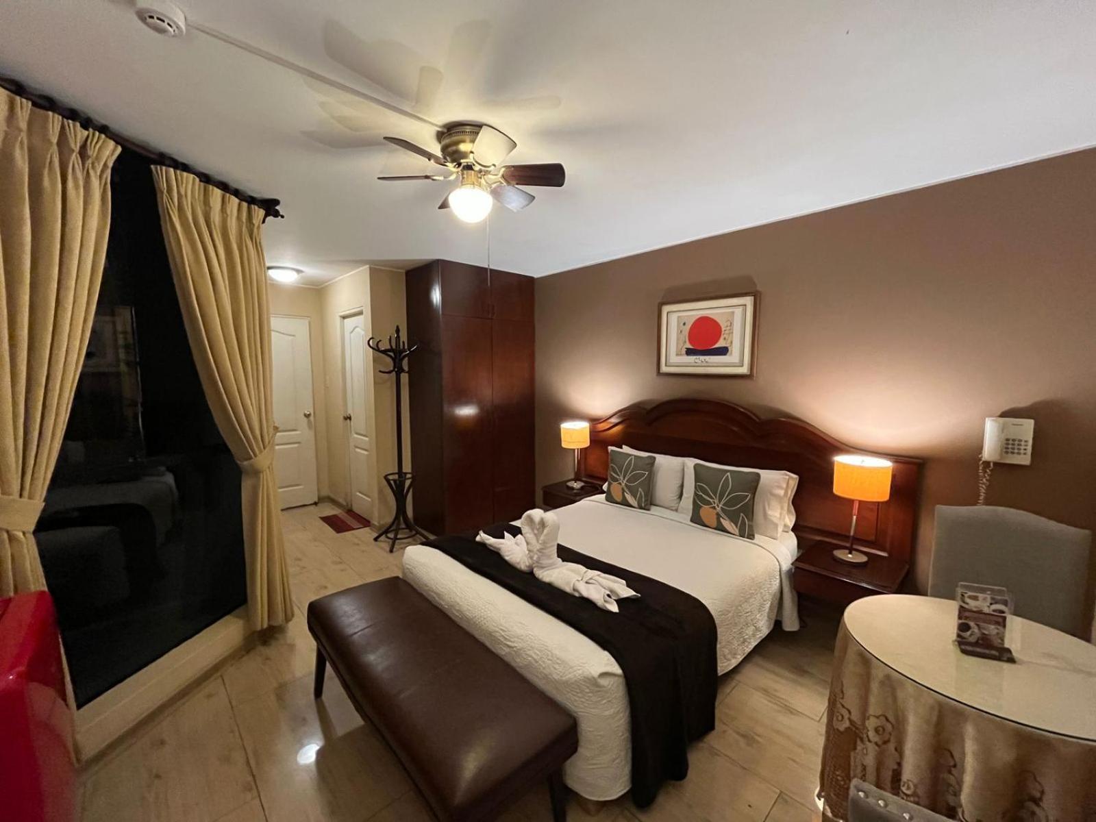 Hotel Solis Dies