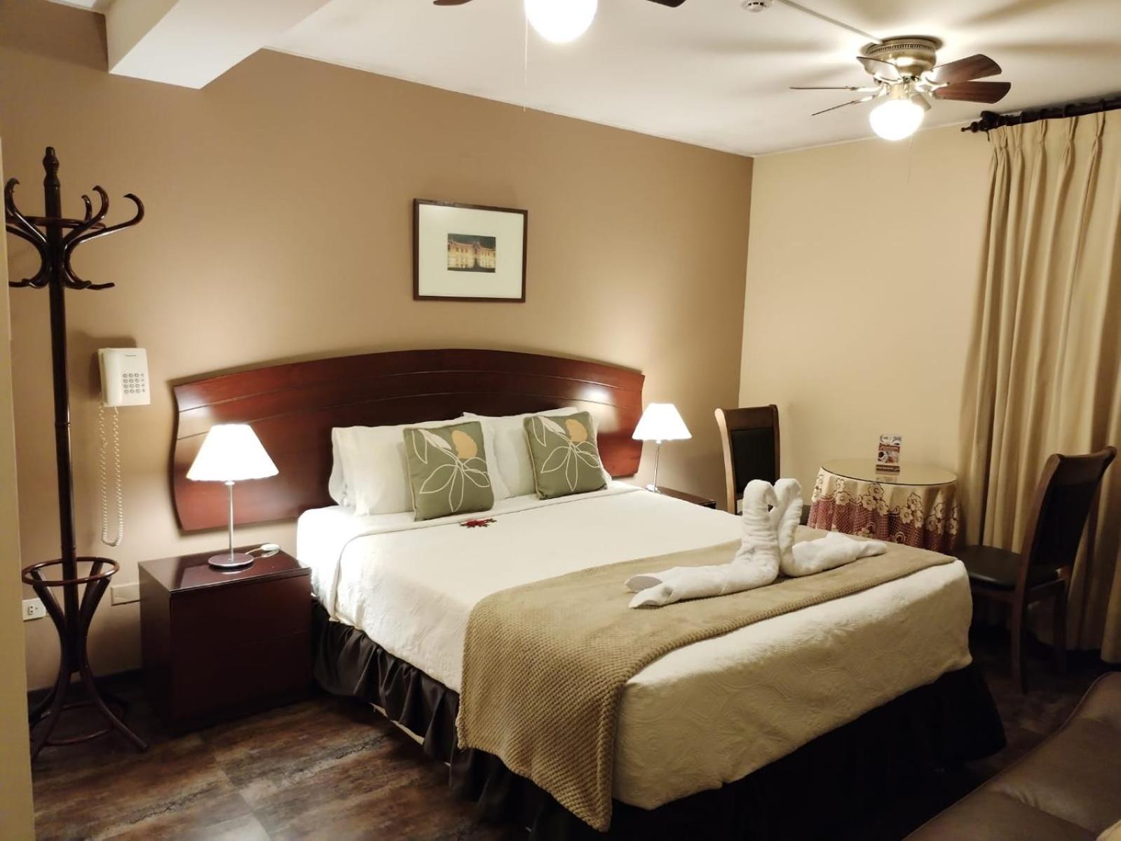 Hotel Solis Dies