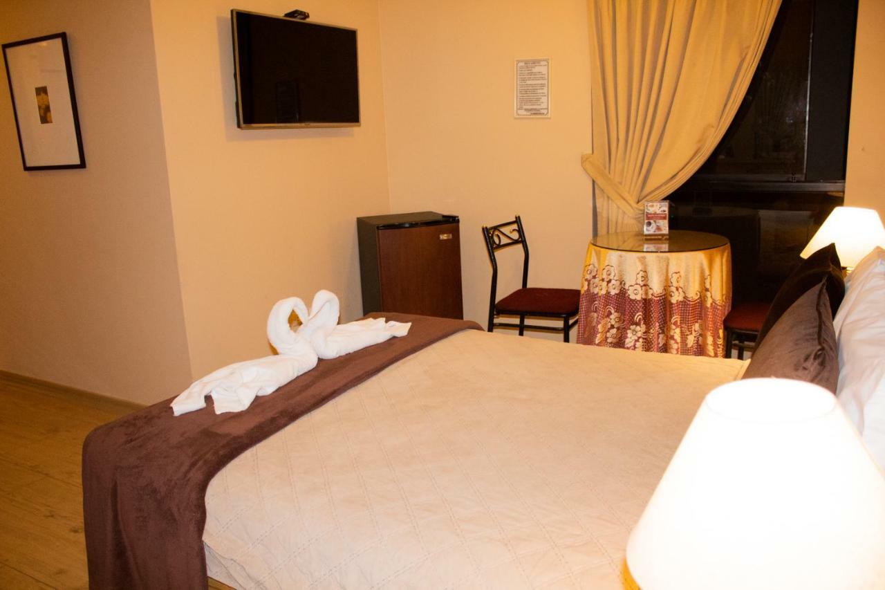Hotel Solis Dies Lima
