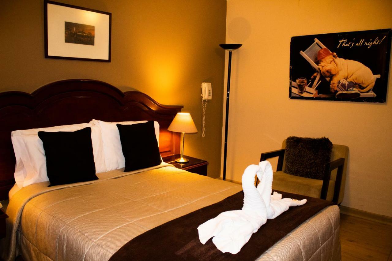 Hotel Solis Dies